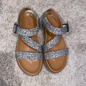 Universal Thread Womens Annika Leopard print platform Footbed sandals